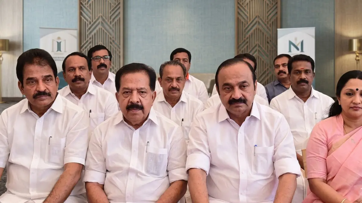മുഖ്യമന്ത്രി പ്രഖ്യാപനം, Kerala CM Announcement 2026, K Muralidharan, VM Sudheeran, AI image