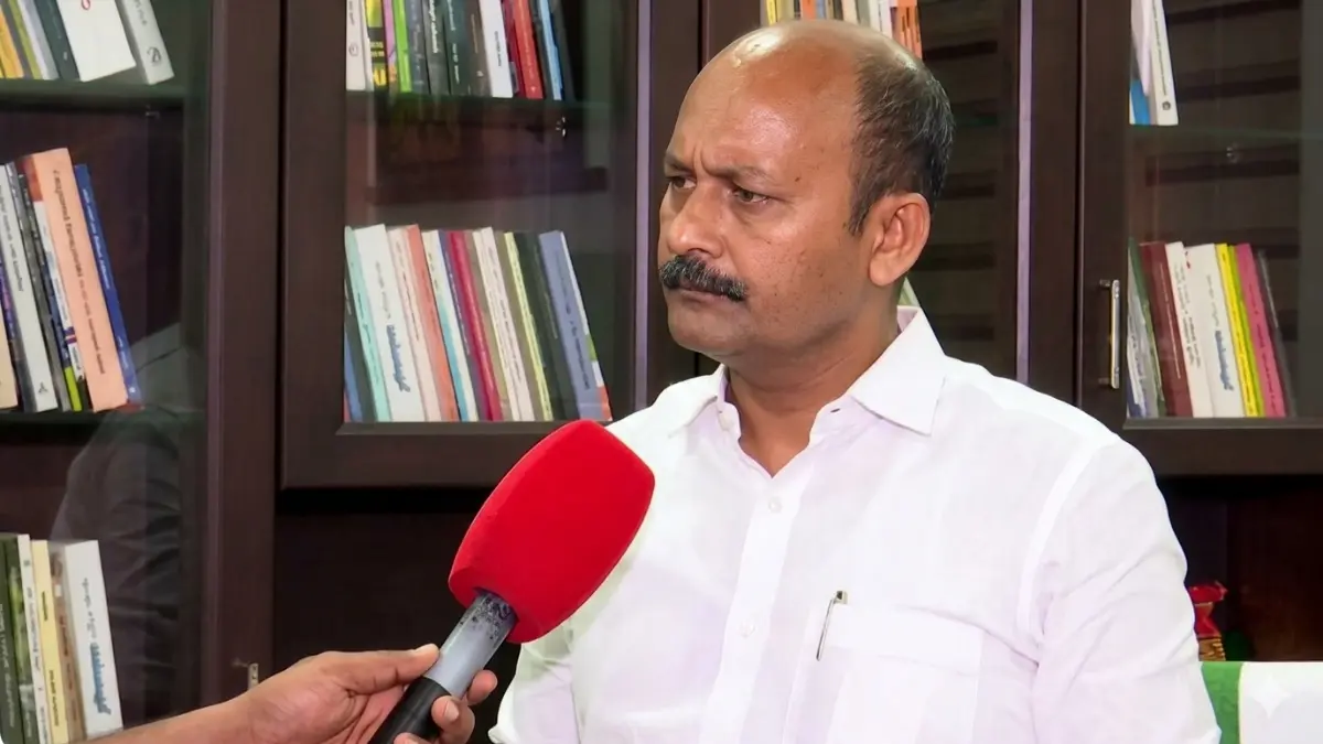 സതീശനെതിരെയുള്ള ജാതി അധിക്ഷേപം, Muhammed Shiyas Congress Press Meet, CM VD Satheesan Father Name Row, Kerala Politics Controversy 2026, Ernakulam DCC President Statement.
