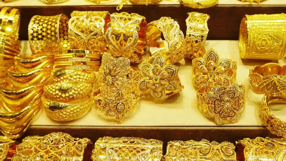സ്വർണ്ണവില കുതിച്ചുയർന്നു, Kerala Gold Rate Today, Donald Trump Iran Statement, Global Crude Oil Price Drop, International Market Trends 2026.