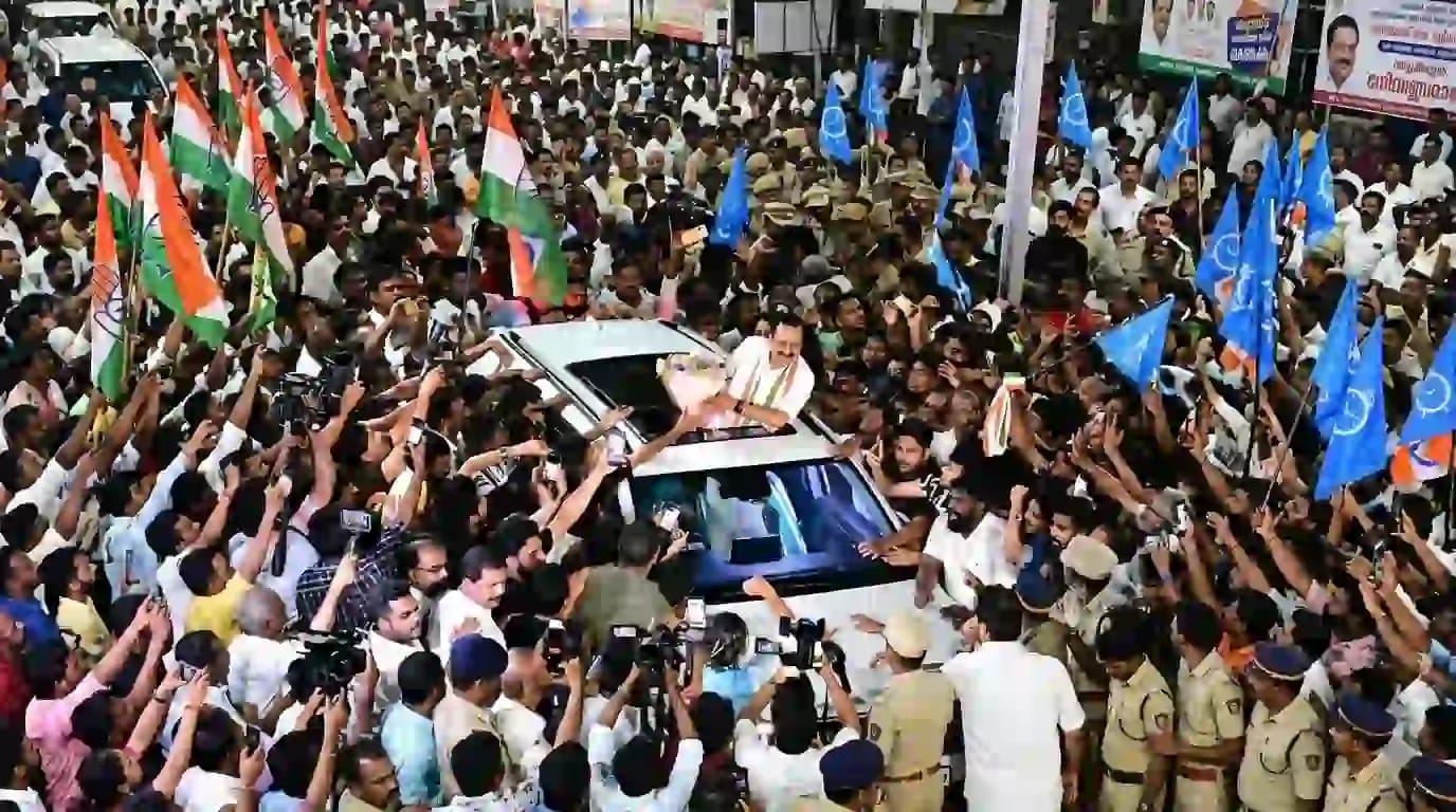 വി ഡി സതീശൻ കൊച്ചി വിജയാഘോഷം