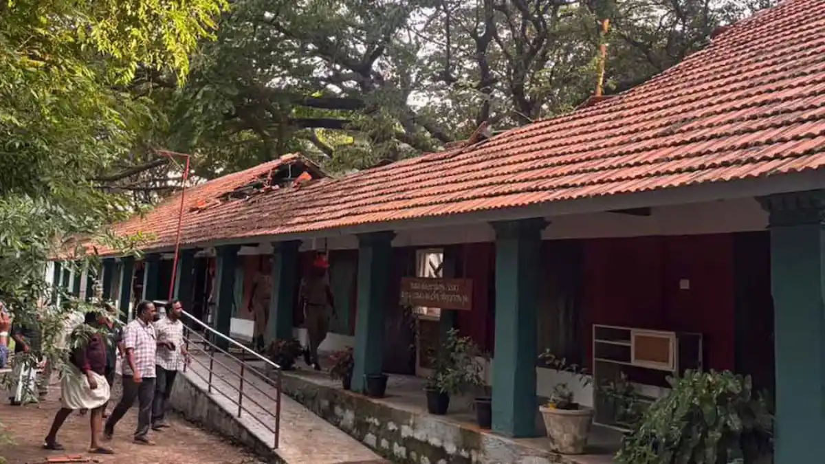 സ്കൂൾ കെട്ടിടത്തിന്റെ മേൽക്കൂര, തിരുവനന്തപുരം സ്കൂൾ അപകടം, അട്ടക്കുളങ്ങര സ്കൂൾ വാർത്ത, വിദ്യാഭ്യാസ മന്ത്രിയുടെ നിർദ്ദേശം, കേരള സ്കൂൾ സുരക്ഷ