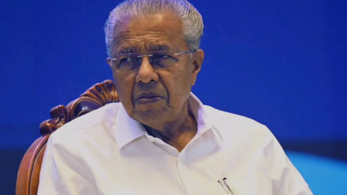 പിണറായി വിജയന്റെ മൊബൈൽ നമ്പറുകൾ, പൊതുഭരണ വകുപ്പ് നടപടി, കേരള രാഷ്ട്രീയ വാർത്തകൾ, റെയിൽവേ പൊലീസ് റിപ്പോർട്ട്, ഡ്രൈവർ അനൂപ് പരാതി