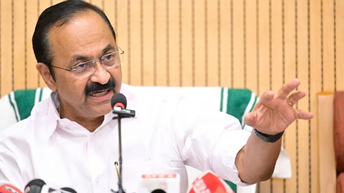 കേരള ധനസ്ഥിതി ധവളപത്രം, നിയമസഭ ബഹളം, കെ എൻ ബാലഗോപാൽ, പിണറായി വിജയൻ, വി ഡി സതീശൻ