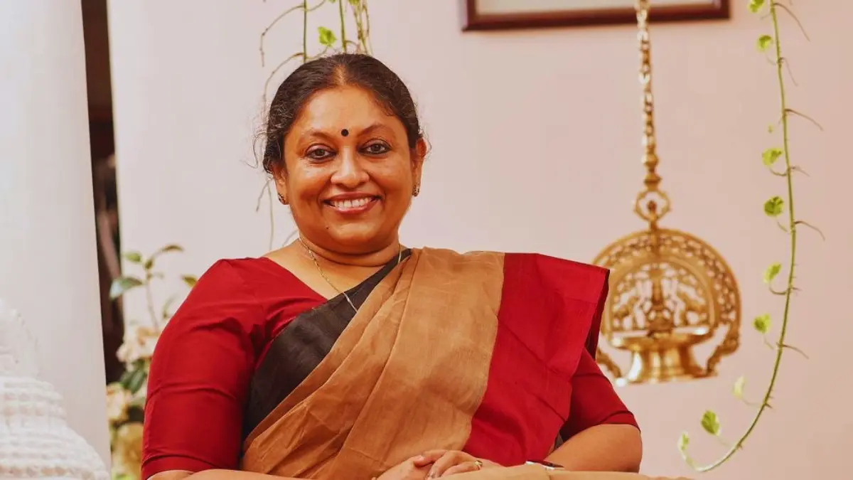 വിവാദങ്ങൾക്കിടെ കെ ആർ, കെ ആർ മീര കലാച്ചി, ഹരിത സാവിത്രി സിൻ, സാഹിത്യ മോഷണ വിവാദം, മലയാളം നോവൽ വാർത്തകൾ