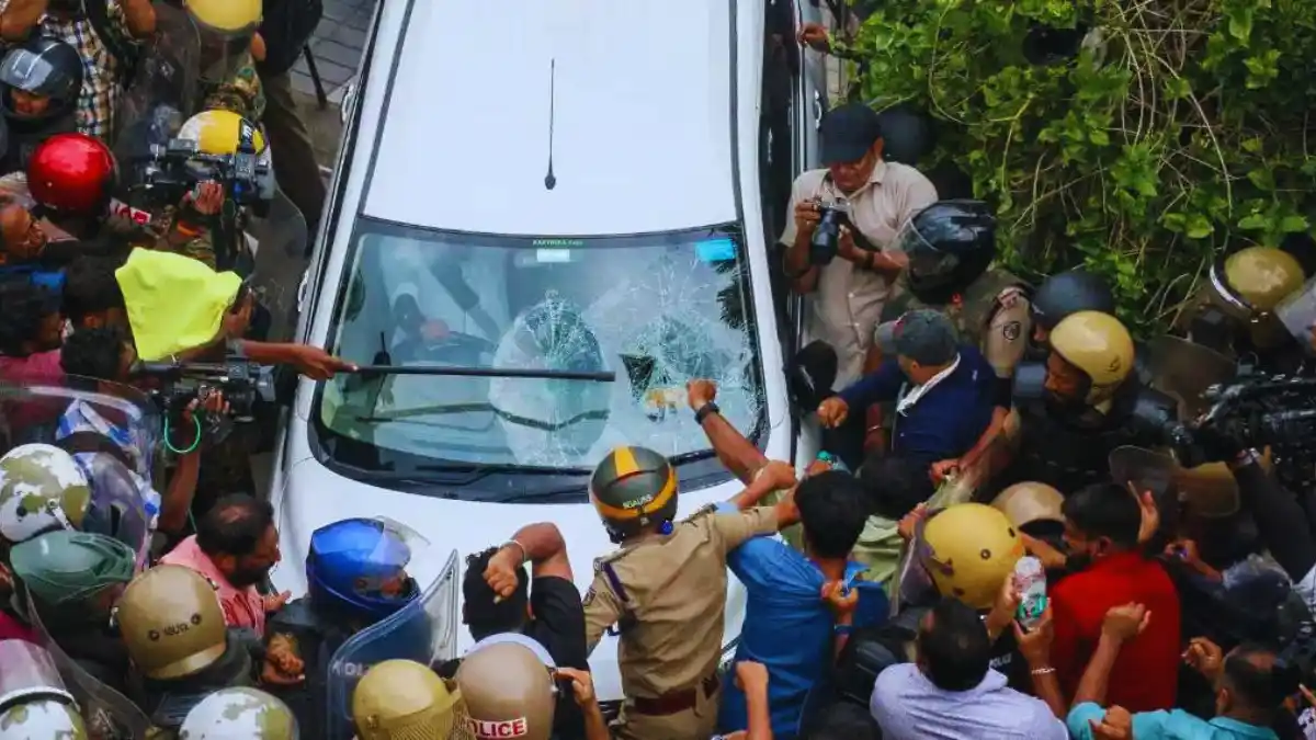 ഇ ഡി ഉദ്യോഗസ്ഥരെ ആക്രമിച്ച, തിരുവനന്തപുരം റെയ്ഡ്, പിണറായി വിജയൻ, മ്യൂസിയം പോലീസ്, കേരള രാഷ്ട്രീയ വാർത്തകൾ