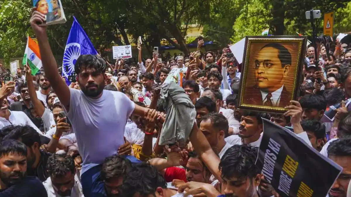 ധർമേന്ദ്ര പ്രധാന്റെ രാജി, കോക്രോച് ജനതാ പാർട്ടി, കേന്ദ്ര പുനഃസംഘടന, നീറ്റ് പരീക്ഷാ ക്രമക്കേട്, ഡൽഹി രാഷ്ട്രീയ വാർത്തകൾ