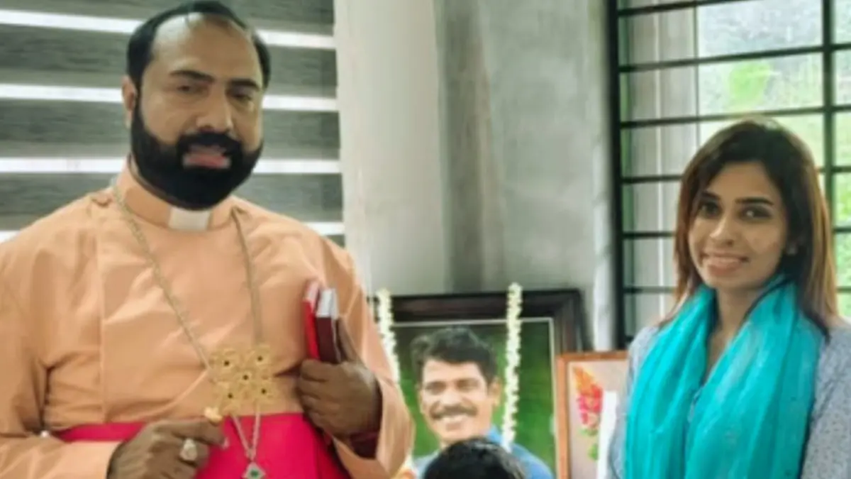 രേണുവും ബിഷപ് നോബിലും, രേണു സുധി സോഷ്യൽ മീഡിയ, ബിഷപ്പ് നോബിൽ ഫിലിപ്പ്, സുധി നിലയം കൂടിക്കാഴ്ച, രേണു സുധി മാപ്പ് കുറിപ്പ്