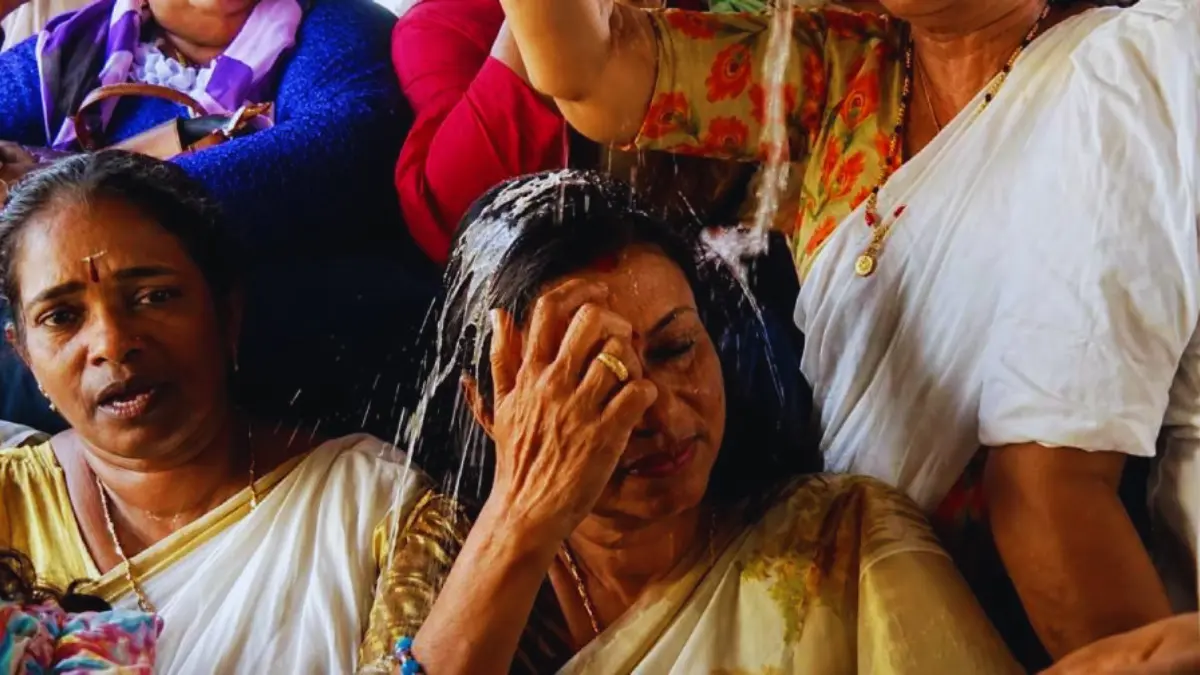 ബിന്ദുകൃഷ്ണയുടെ തലയിൽ