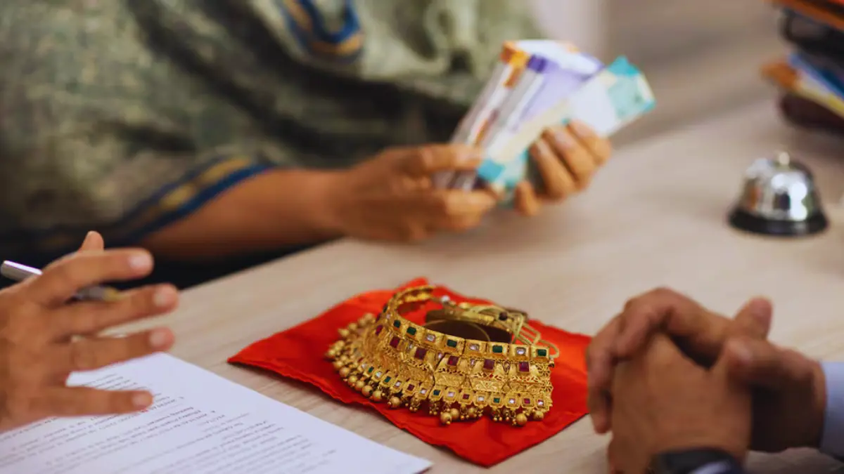 സ്വർണവില വർധനയും സ്വർണപ്പണയ വായ്പ എടുക്കുമ്പോഴുള്ള അപകടസാധ്യതകളും.