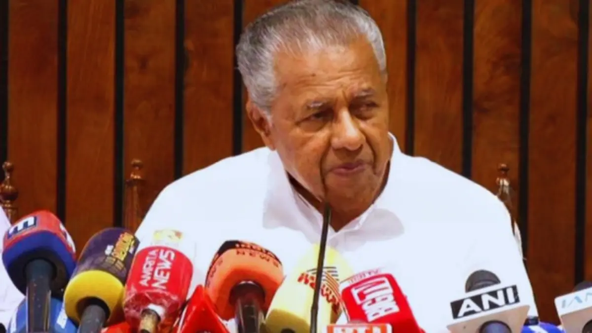 ബജറ്റിനെ വിമർശിക്കുന്ന പിണറായി വിജയൻ