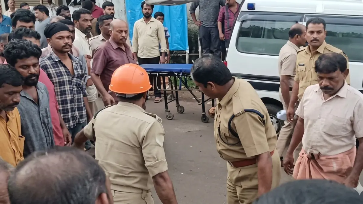 ടിപ്പർ ലോറി ബസ്‌ കാത്തുനിന്ന വിദ്യാർത്ഥികൾക്കിടയിലേക്ക് പാഞ്ഞുകയറി കൊട്ടാരക്കരയിൽ വൻ അപകടം.