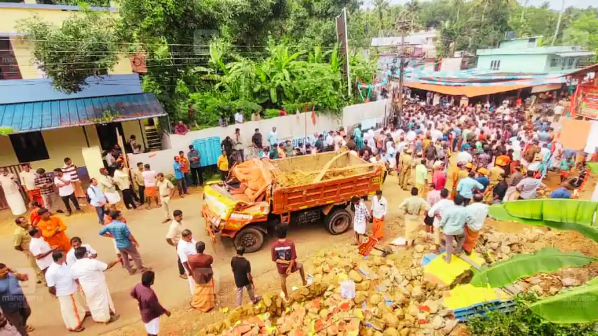 കൊട്ടാരക്കര അപകടം ഡ്രൈവർക്ക് ഹെവി ലൈസൻസ് ഇല്ലായിരുന്നുവെന്ന് മോട്ടോർ വാഹന വകുപ്പ്.