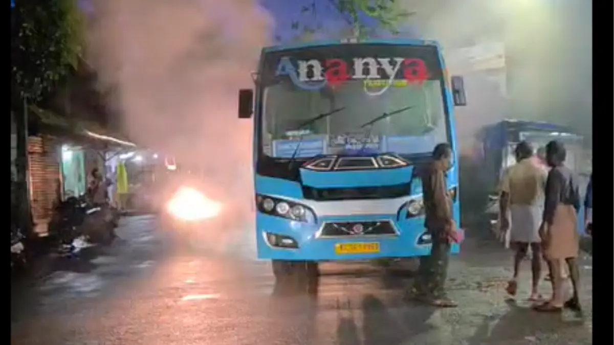 ബസിന് തീപിടിച്ചു: കൊയിലാണ്ടിയിൽ സർവീസ് നടത്തുന്ന അനന്യ എന്ന സ്വകാര്യ ബസിനാണ് തീപിടിച്ചത്.