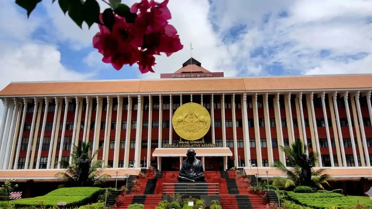 നിയമസഭാ ചട്ടങ്ങൾ കർശനമായി പാലിക്കണമെന്ന് എംഎൽഎമാർക്ക് സ്പീക്കർ തിരുവഞ്ചൂർ രാധാകൃഷ്ണൻ താക്കീത് നൽകി.