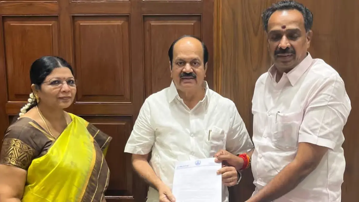 അണ്ണാഡിഎംകെ പരുങ്ങലിൽ