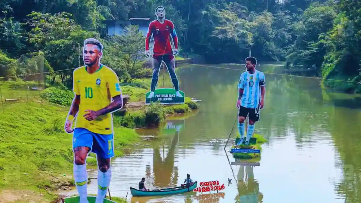 പുള്ളാവൂർ ചെറുപുഴ കടവിൽ, കൊടുവള്ളി ഫുട്ബോൾ വാർത്തകൾ, കേരള ഫുട്ബോൾ ആരാധകർ, മെസ്സി കട്ടൗട്ട് പുള്ളാവൂർ, ലോകകപ്പ് ഫുട്ബോൾ 2026