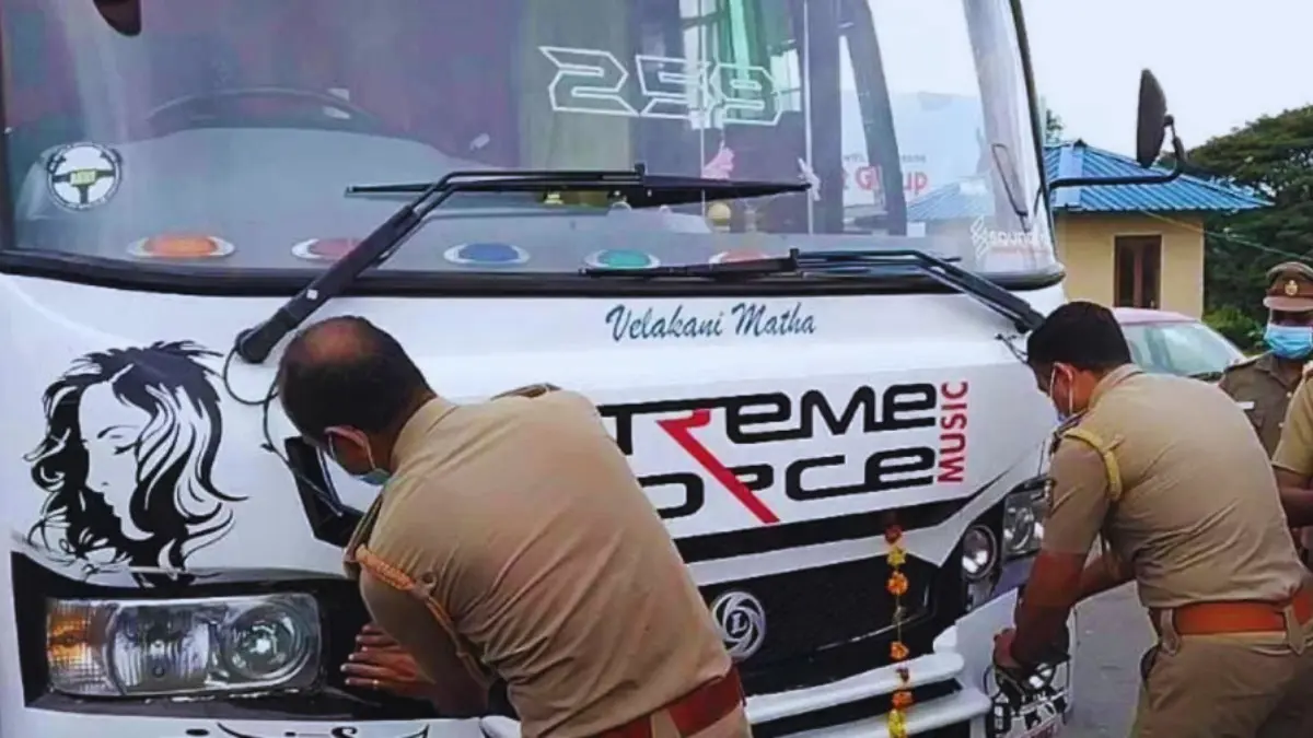 സംസ്ഥാനത്തെ ടൂറിസ്റ്റ് ബസുകൾക്ക്, ടൂറിസ്റ്റ് ബസ് വെള്ളനിറം മാറ്റം, മോട്ടോർ വാഹന വകുപ്പ് ശുപാർശ, കേരള ട്രാൻസ്‌പോർട്ട് അതോറിറ്റി, കായിക വിനോദസഞ്ചാര വാർത്തകൾ 2026