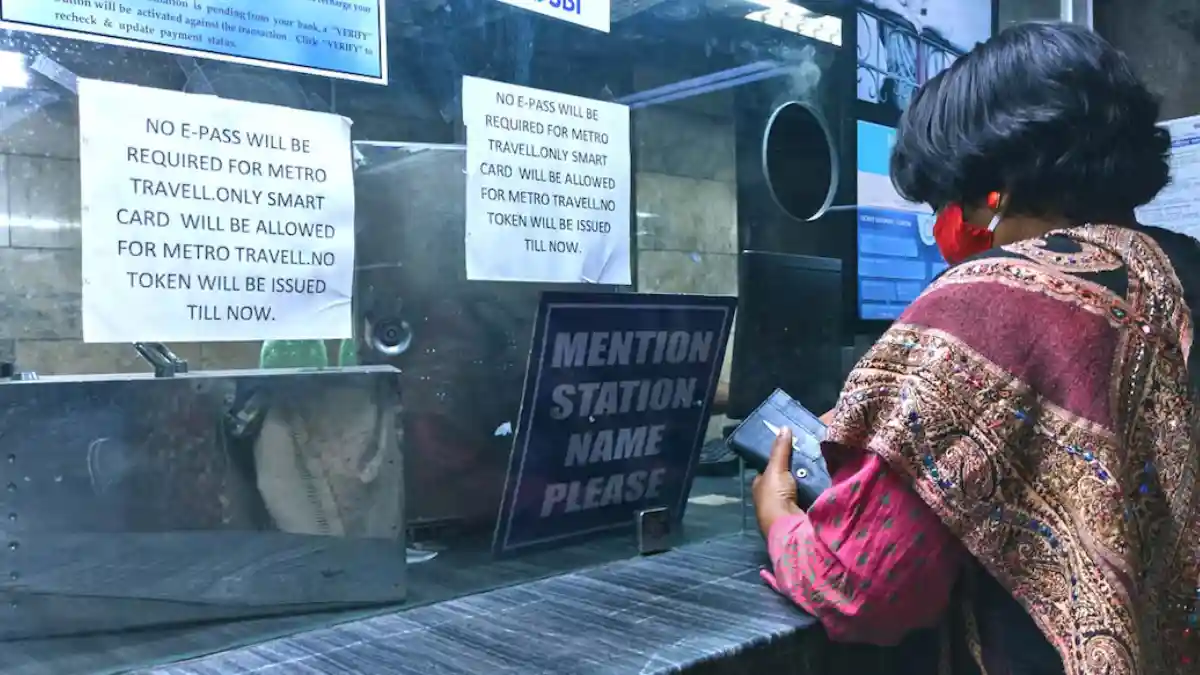 ട്രെയിനിൽ ടിക്കറ്റ് ഇല്ലാതെ