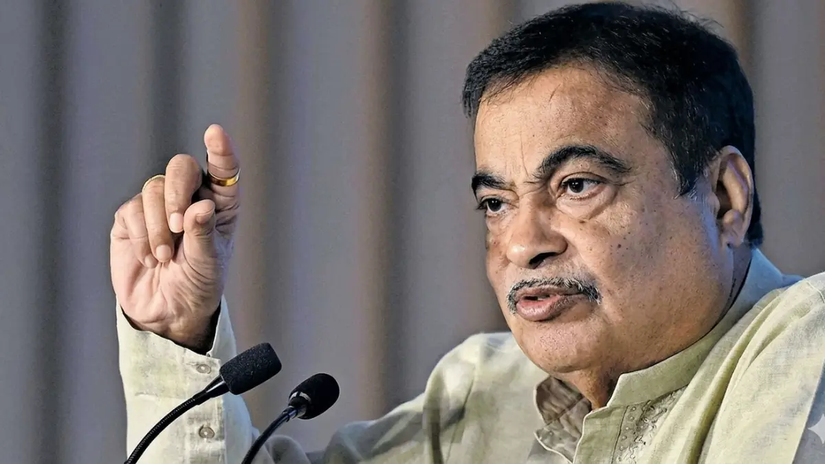 എഥനോൾ ബ്ലെൻഡിംഗ് പദ്ധതിയുമായി ബന്ധപ്പെട്ട് രാജ്യത്ത് വലിയ ചർച്ചകളും വിവാദങ്ങളും ഉയരുകയാണ്.