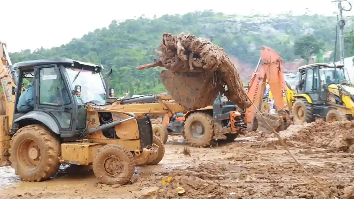 മണ്ണിടിച്ചിൽ ദുരന്തം വയനാട് കല്ലാടിയിൽ.